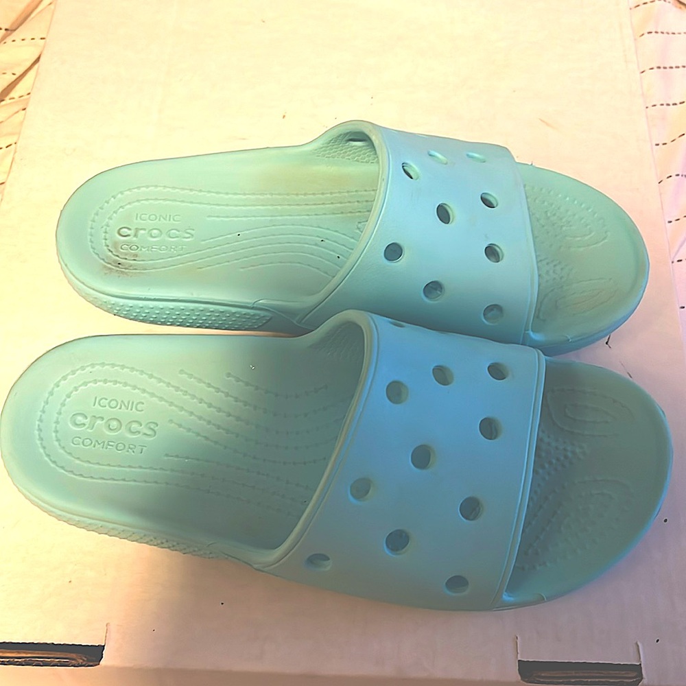 Crocs Aqua slip on slides sandals - sz 7W gently pre owned condition - Picture 2 of 6